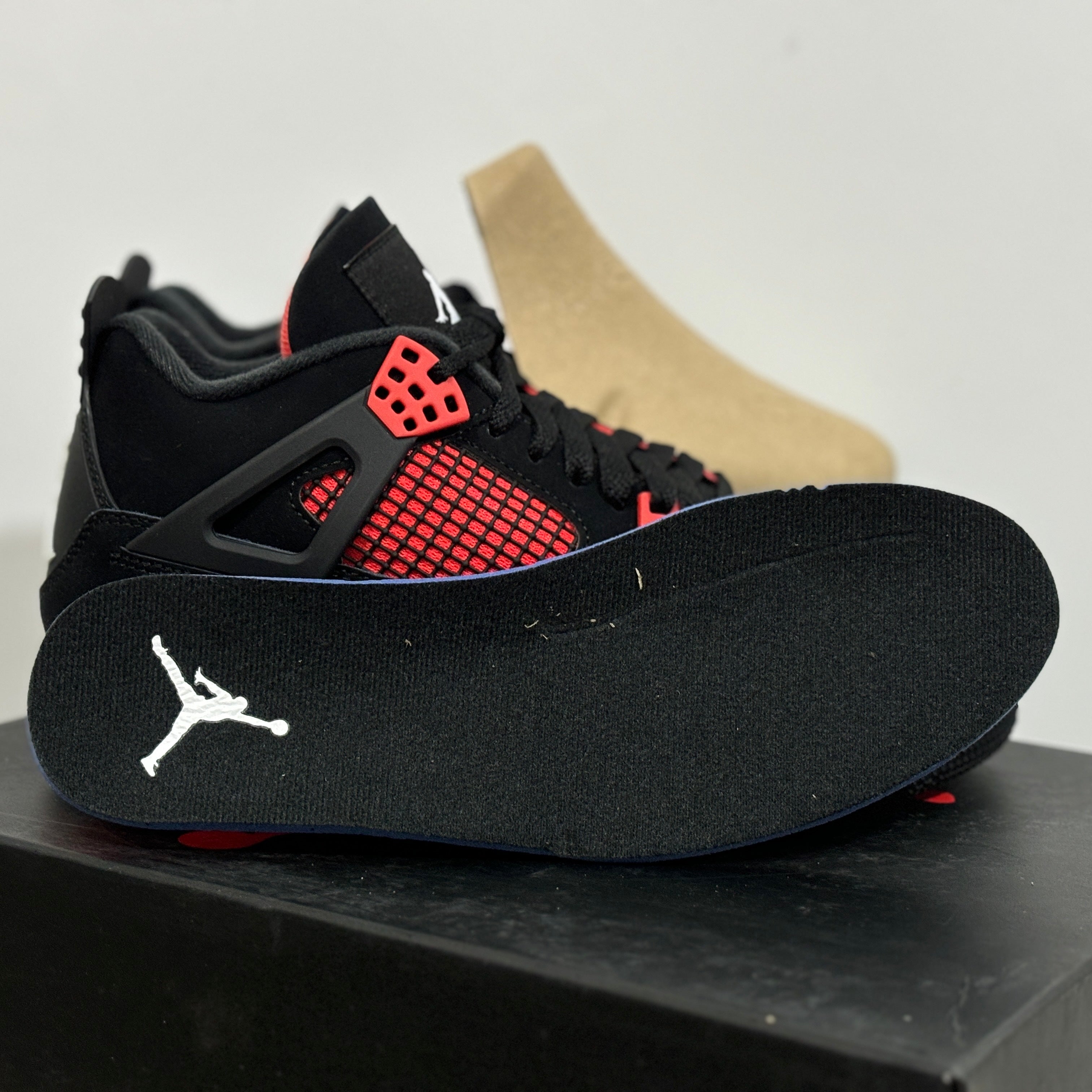 Jordan 4 red thunder