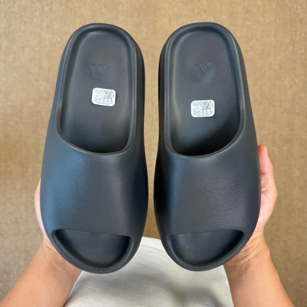 Yeezy slide onyx